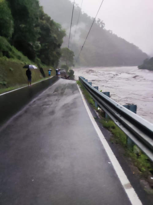 अचानक आई बाढ़ से क्षतिग्रस्‍त होने के बाद गुरुवार को खुलेगी सेवोके-सिक्किम सड़क