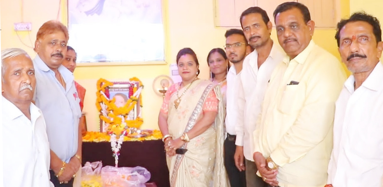 पहलवानों द्वारा स्व. कन्हैयालाल  कसार को भावभीनी श्रद्धांजलि