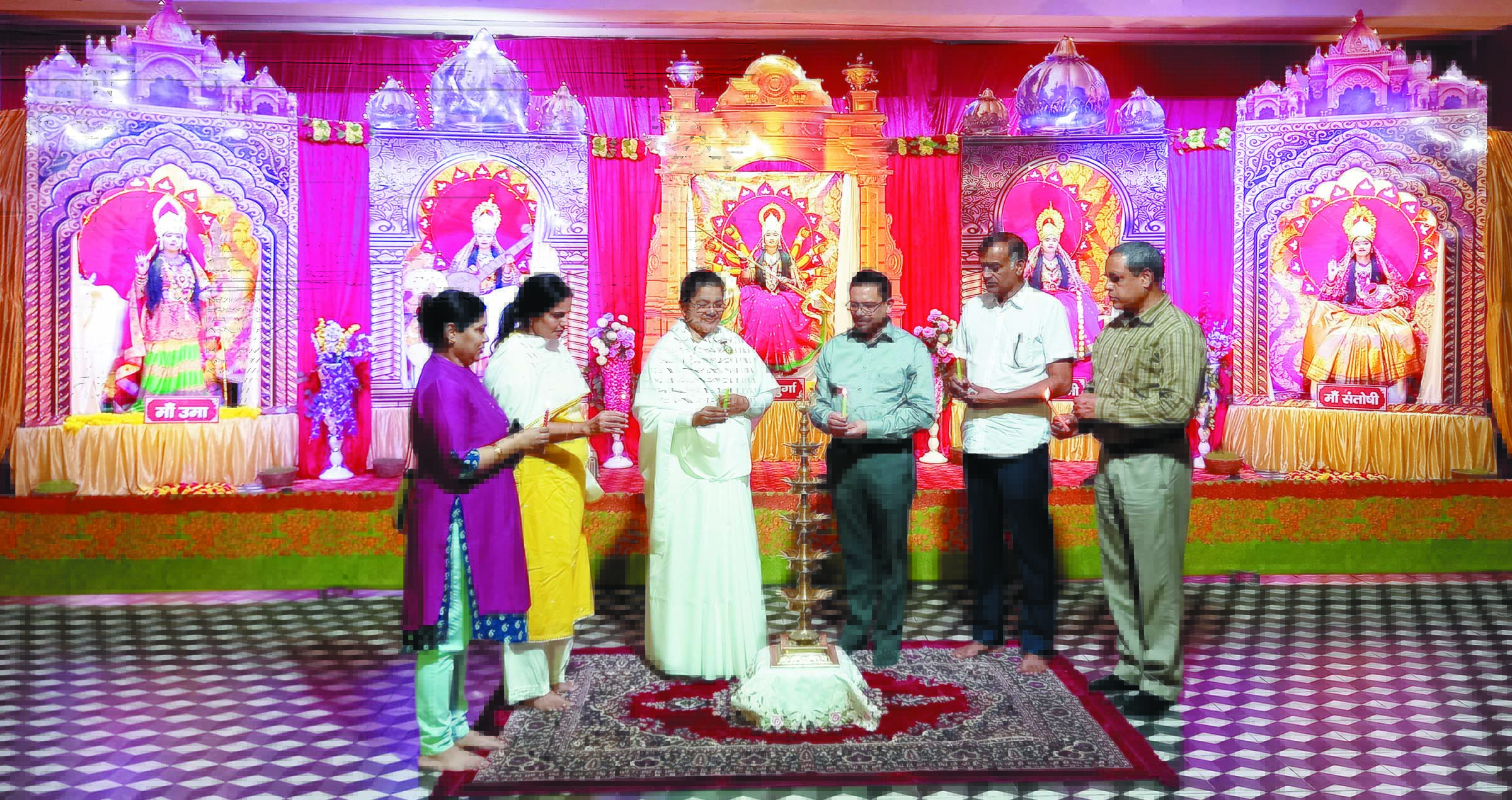 प्रजापिता ब्रह्माकुमारी ईश्वरीय विश्वविद्यालय  में चैतन्य देवियों की झांकी लोगों को लुभा रही