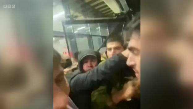 इसराइल से आई फ्लाइट के बाद रूस के एयरपोर्ट पर फ़लस्तीनी समर्थकों ने बोला धावा