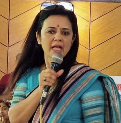 महुआ मोइत्रा ने कहा, सरकार मेरे फोन को हैक करने की कोशिश कर रही है