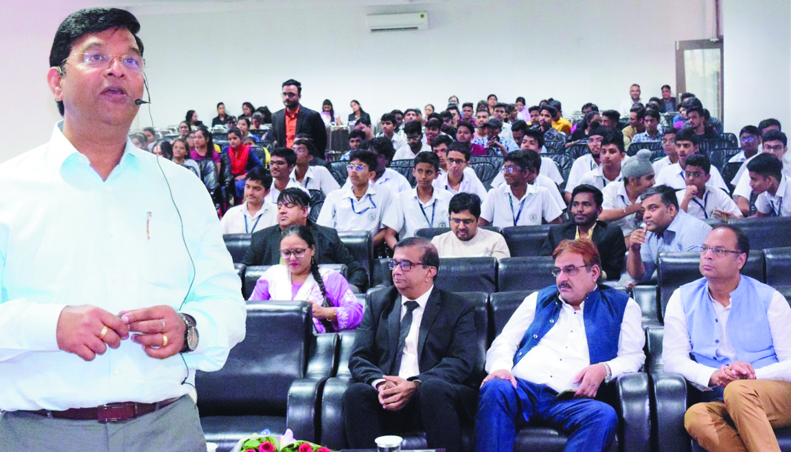 अंतरिक्ष में भारत की संभावनाओं पर आंजनेय विश्वविद्यालय में व्याख्यान 