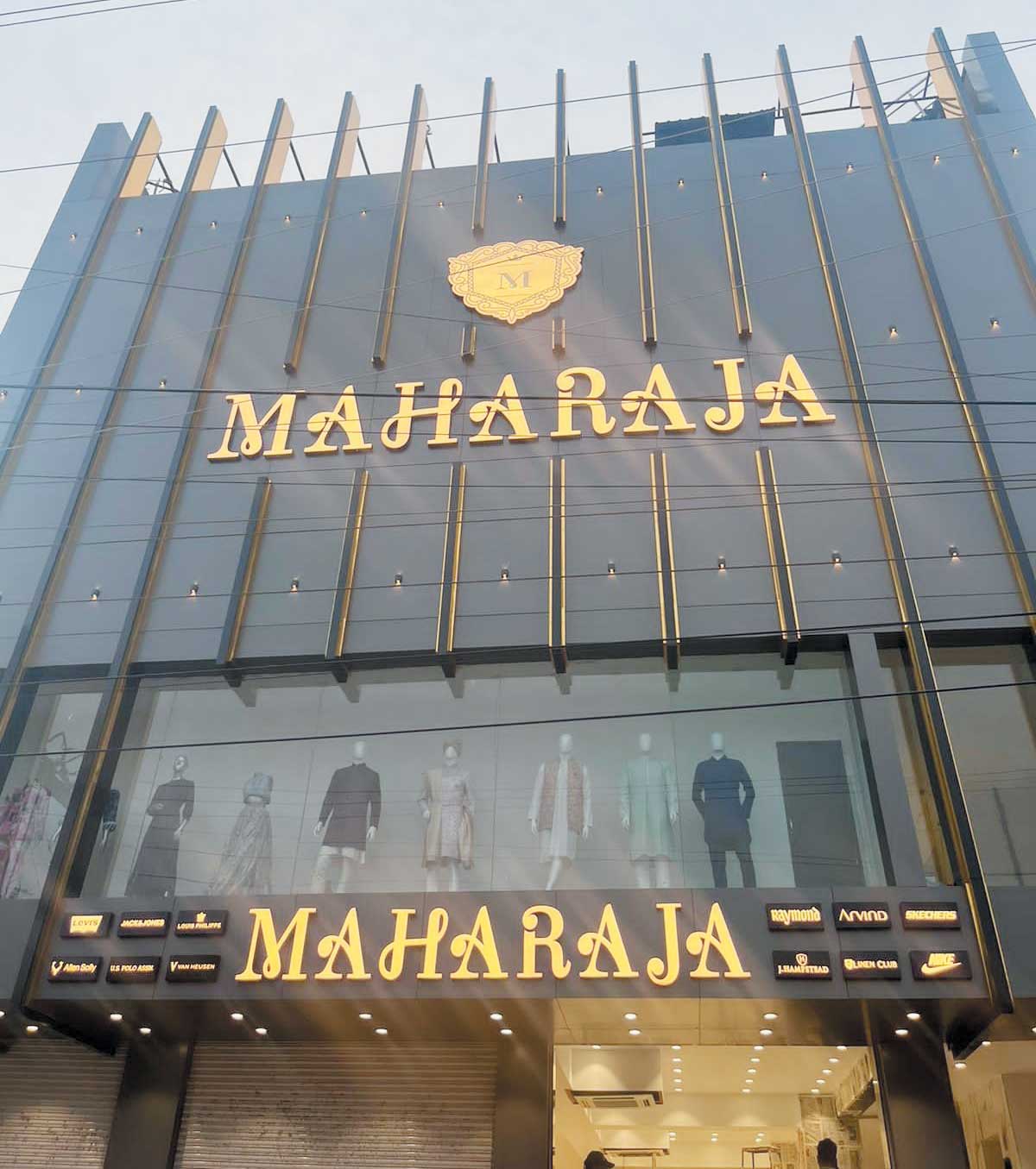 मेंस वियर एक्सक्लूसिव शोरूम महाराजा में भव्य शर्ट फेस्टिवल