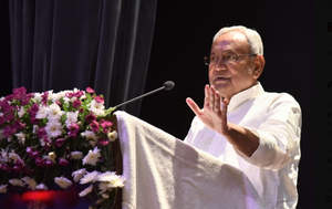 नीतीश के बयान की धर्मगुरु रामभद्राचार्य ने भी की निंदा, कहा- इतना घिनौना बयान किसी ने नहीं दिया