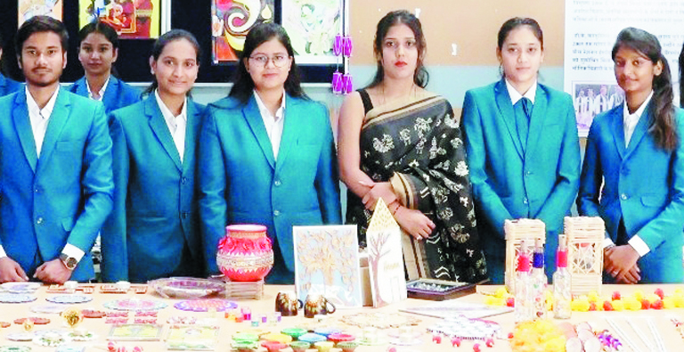 बेस्ट फ्रॉम वेस्ट तहत वस्तुएं बनाकर श्री रावतपुरा  सरकार विश्वविद्यालय ने रोशन की सबकी दिवाली 
