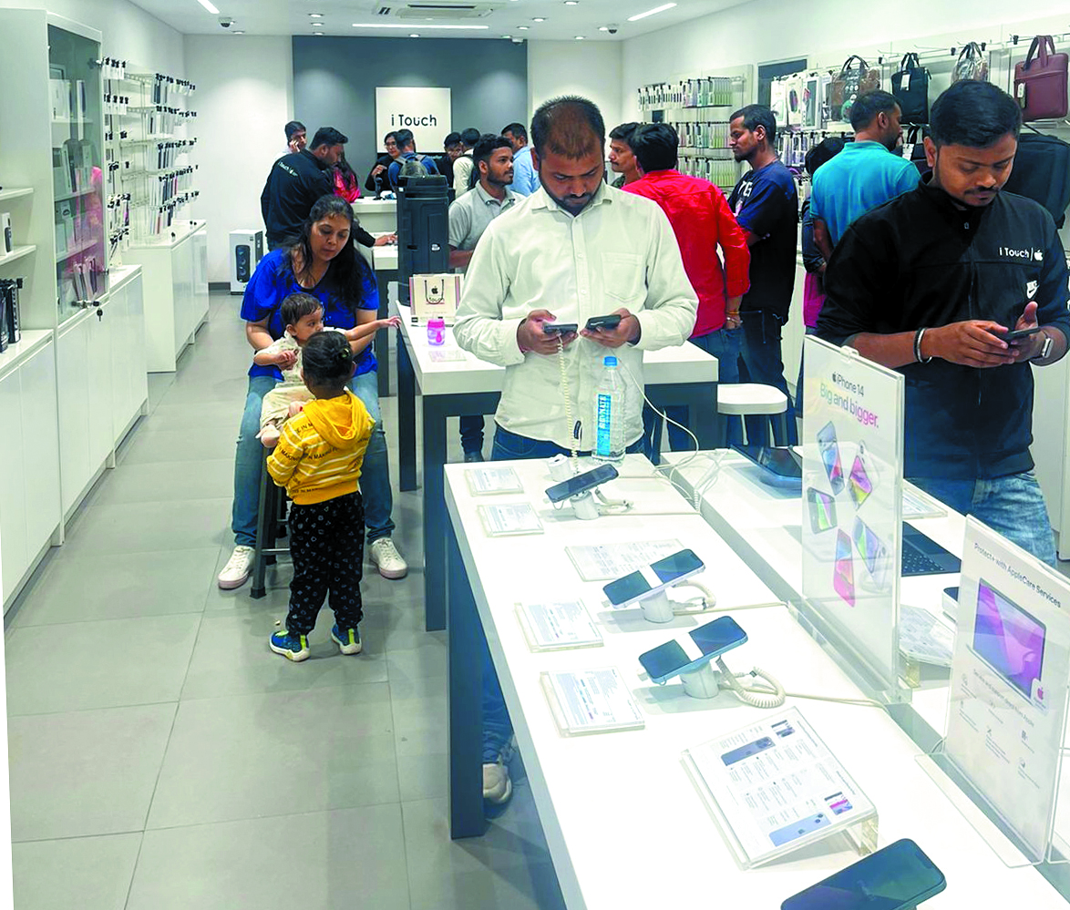 आईटच शोरूम में एप्पल प्रोडक्ट आकर्षक स्कीमों में उपलब्ध 