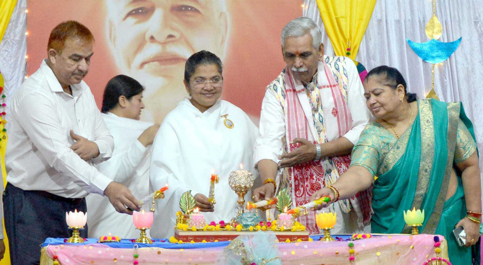 शान्ति शिखर में हर्षोल्लास से मनाई दीपावली 