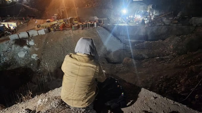 सिल्कयारा सुरंग संकट: चट्टानों में फंसी जिंदगियों के बाहर  आने की आस, लेकिन सवालों के जवाब तो तलाशने ही होंगे