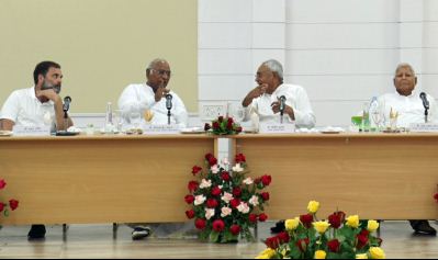 पीएम पद का चेहरा बनने की होड़ बिगाड़ सकती है 'इंडिया' गठबंधन का खेल