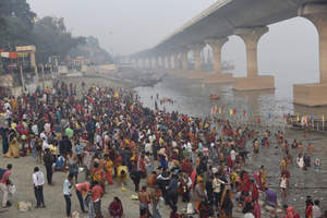 बिहार: कार्तिक पूर्णिमा पर गंगा स्नान के लिए लाखों की भीड़ बिहार: कार्तिक पूर्णिमा पर गंगा स्नान के लिए लाखों की भीड़