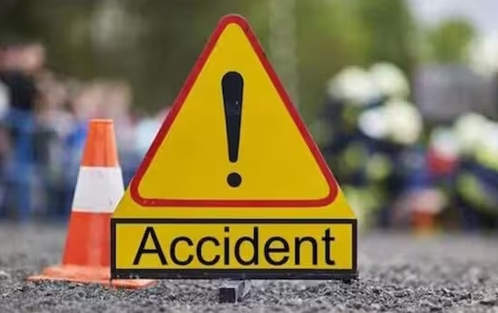 बिहार : खड़े ट्रक में ऑटो ने मारी टक्कर, महिला सहित तीन की मौत