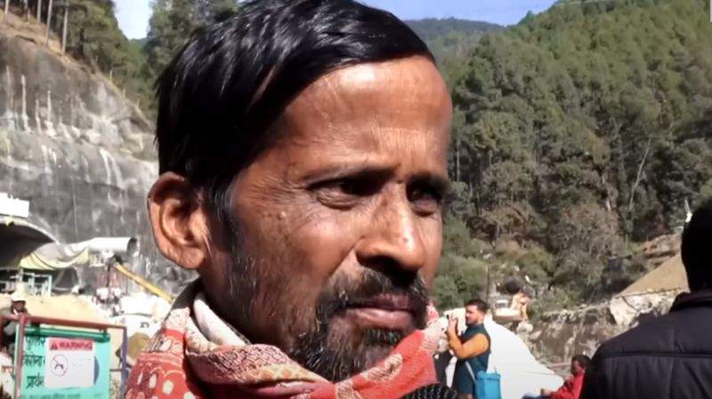 लगता है आज इंतजार खत्म हो जाएगा: सुरंग में फंसे श्रमिक मंजीत के पिता लगता है आज इंतजार खत्म हो जाएगा: सुरंग में फंसे श्रमिक मंजीत के पिता
