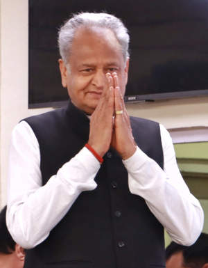 राजस्थान: शुरुआती रुझानों में बीजेपी आगे, सीएम गहलोत को अपने क्षेत्र में बढ़त राजस्थान: शुरुआती रुझानों में बीजेपी आगे, सीएम गहलोत को अपने क्षेत्र में बढ़त