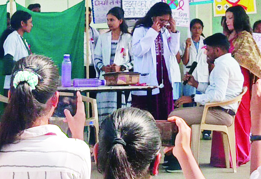  रावतपुरा सरकार इंस्टिट्यूट ऑफ नर्सिंग द्वारा एड्स दिवस पर निकाली जागरूकता रैली