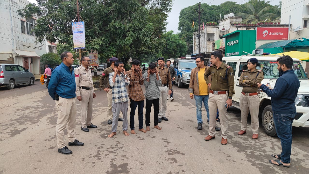 ट्यूशन से लौट रहे छात्र पर जानलेवा हमला करने वाले रक्सैल गैंग के 3 बदमाश गिरफ्तार ट्यूशन से लौट रहे छात्र पर जानलेवा हमला करने वाले रक्सैल गैंग के 3 बदमाश गिरफ्तार
