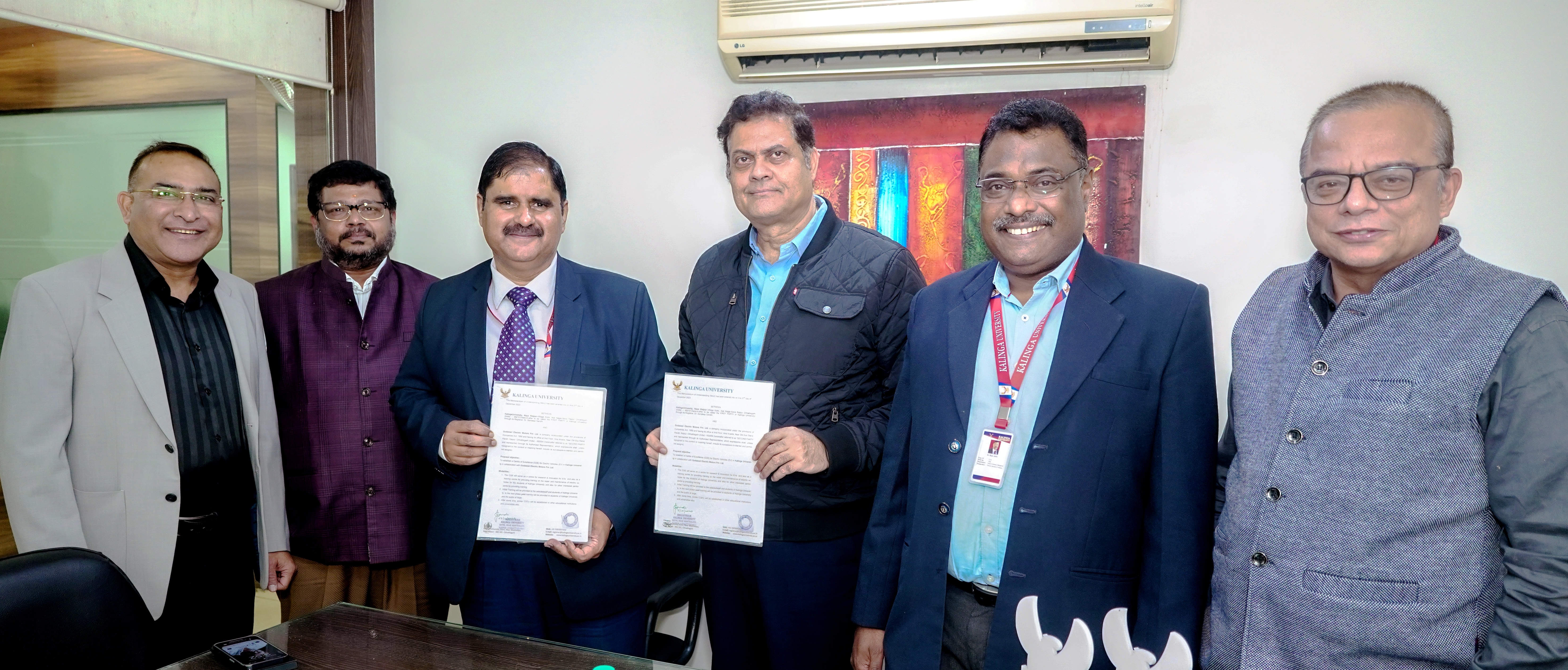 ई-वाहन उत्कृष्टता केंद्र स्थापित करने कलिंगा विवि और गोदावरी इलेक्ट्रिक का एमओयू