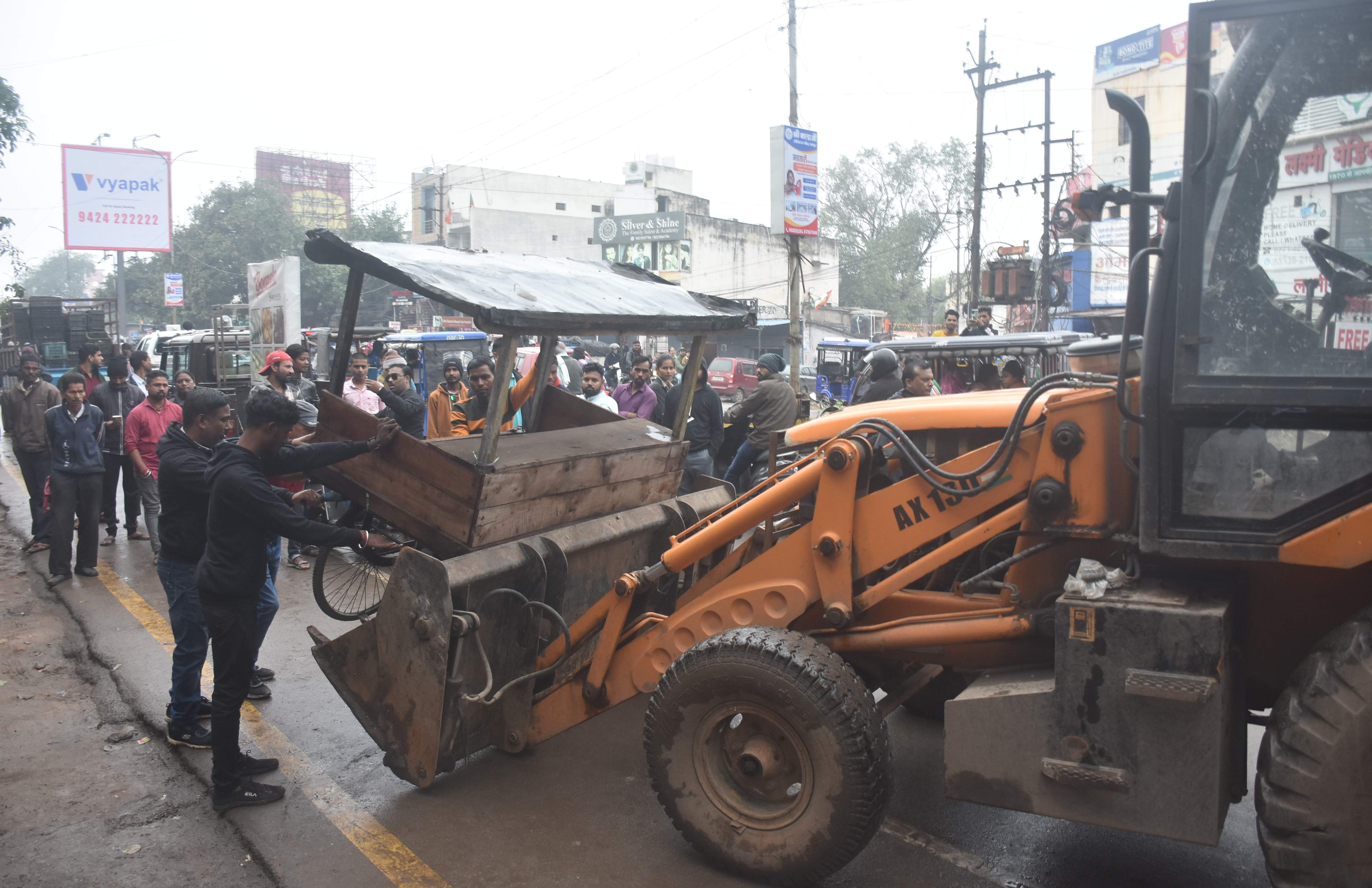‘छत्तीसगढ़’ का  संपादकीय : अफसरों का कुछ घंटों में बुलडोजरी निष्ठा प्रदर्शन