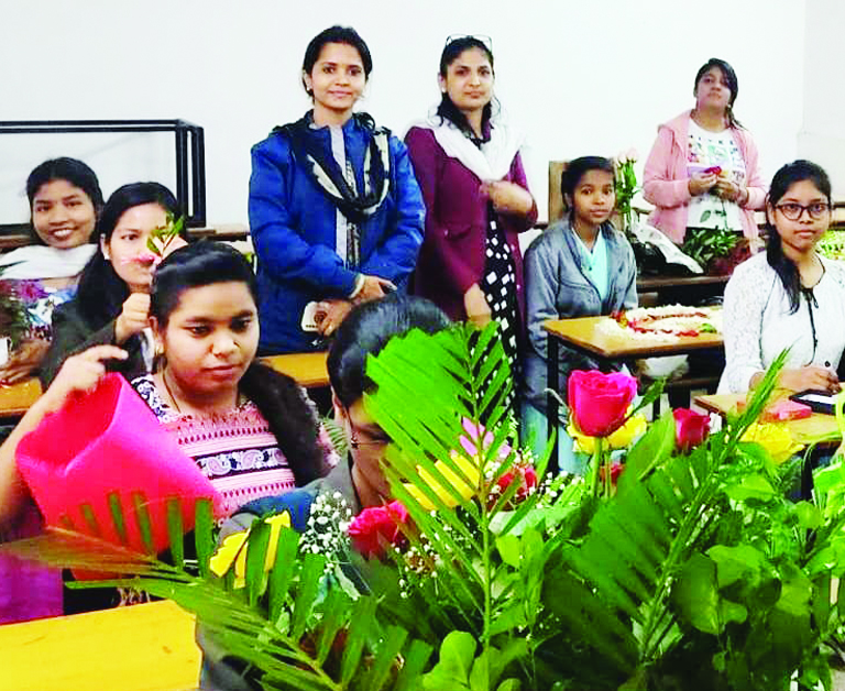 प्रगति महाविद्यालय में पुष्प सज्जा एवं तात्कालिक भाषण स्पर्धा प्रगति महाविद्यालय में पुष्प सज्जा एवं तात्कालिक भाषण स्पर्धा