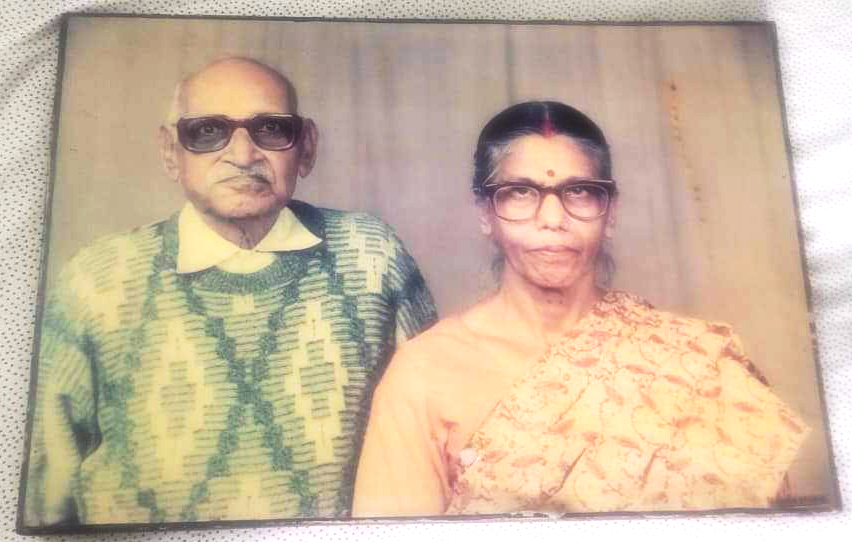 कटनी से गुजरते, माँ और पिता की स्मृति