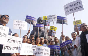 भाजपा सांसदों ने संसद भवन परिसर में गांधी प्रतिमा पर किया प्रदर्शन, धीरज साहू पर राहुल से मांगा जवाब भाजपा सांसदों ने संसद भवन परिसर में गांधी प्रतिमा पर किया प्रदर्शन, धीरज साहू पर राहुल से मांगा जवाब