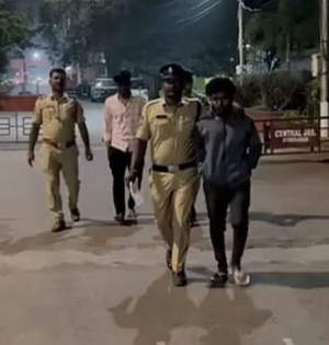 बिग बॉस तेलुगु सीजन 7 के विजेता पल्लवी प्रशांत को हुई जेल बिग बॉस तेलुगु सीजन 7 के विजेता पल्लवी प्रशांत को हुई जेल
