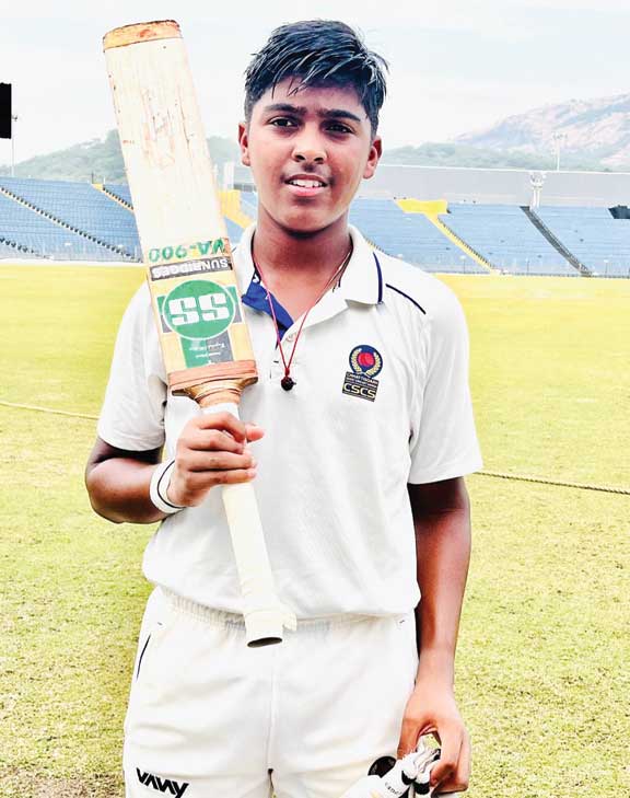 छत्तीसगढ़ ने पहले बल्लेबाजी करते हुए बनाए 323 रन