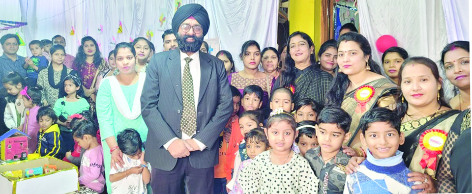 द गुडस्टार्ट स्कूल में छठवाँ एनुअल एग्जीबिशन