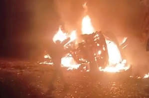 गुना में डंपर से टकराने के बाद बस में लगी आग, 13 यात्री जिंदा जले गुना में डंपर से टकराने के बाद बस में लगी आग, 13 यात्री जिंदा जले
