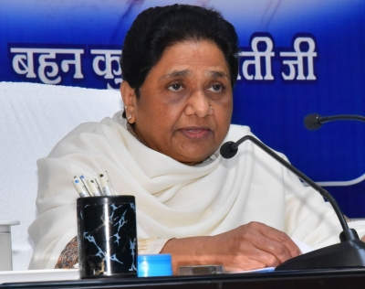 मेरठ में दलित पार्षदों से मारपीट दुर्भाग्यपूर्ण व निंदनीय, सख्त कार्रवाई हो : मायावती मेरठ में दलित पार्षदों से मारपीट दुर्भाग्यपूर्ण व निंदनीय, सख्त कार्रवाई हो : मायावती
