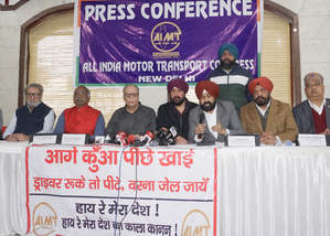 सरकार के आश्वासन के बाद ट्रांसपोर्टरों ने हड़ताल वापस ली सरकार के आश्वासन के बाद ट्रांसपोर्टरों ने हड़ताल वापस ली