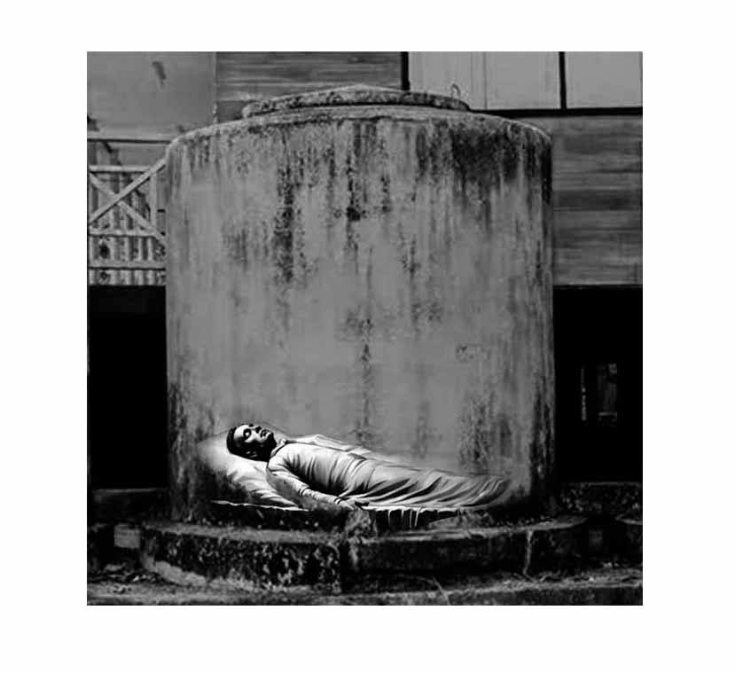 खट्टी-मीठी यादें, भूत की फोटो