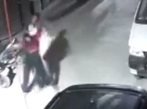 दिल्ली: सुनसान सड़क पर महिला का गला घोंटने की कोशिश, बैग व मोबाइल लेकर भागा बदमाश