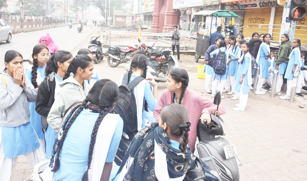 ‘छत्तीसगढ़’ का संपादकीय : किसी कार्यक्रम की भीड़ बढ़ाने स्कूली बच्चों को झोंकना गलत ‘छत्तीसगढ़’ का संपादकीय : किसी कार्यक्रम की भीड़ बढ़ाने स्कूली बच्चों को झोंकना गलत