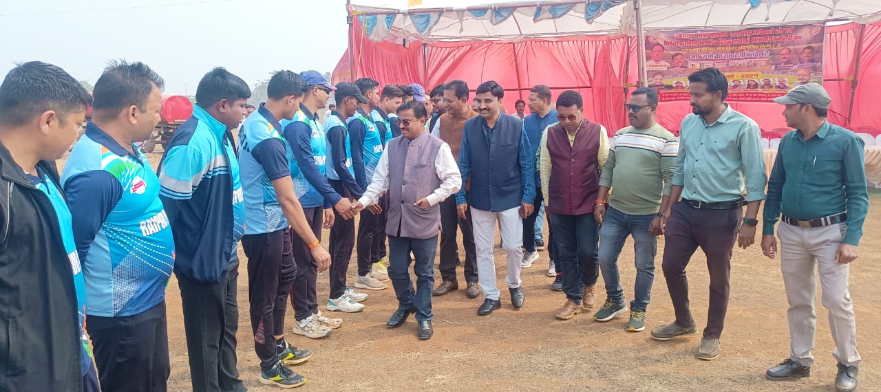 एनपीएल : पीएचक्यू ने  पुरूष, खाद्य औषधि की टीम का महिला क्रिकेट ट्राफी पर कब्जा 