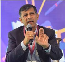 सरकारों को रोजगार सृजन पर ध्यान देना चाहिए, मुफ्तखोरी पर नहीं : रघुराम राजन