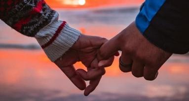 यूपी : दूल्हा-दुल्हन ने जयमाला के बाद की फायरिंग, वीडियो वायरल होने पर पुलिस ने लिया एक्शन यूपी : दूल्हा-दुल्हन ने जयमाला के बाद की फायरिंग, वीडियो वायरल होने पर पुलिस ने लिया एक्शन