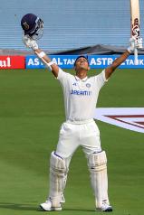 यशस्वी जायसवाल टेस्ट में दोहरा शतक बनाने वाले तीसरे सबसे युवा भारतीय बने