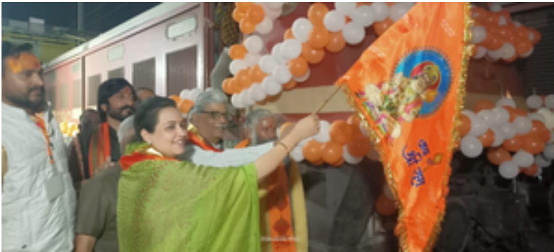 इंदौर से श्रद्धालुओं को लेकर अयोध्या रवाना हुई आस्था ट्रेन इंदौर से श्रद्धालुओं को लेकर अयोध्या रवाना हुई आस्था ट्रेन