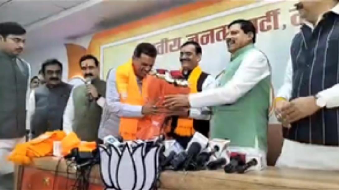 कांग्रेस को मध्य प्रदेश में झटका, जबलपुर महापौर सहित कई नेता भाजपा में शामिल कांग्रेस को मध्य प्रदेश में झटका, जबलपुर महापौर सहित कई नेता भाजपा में शामिल