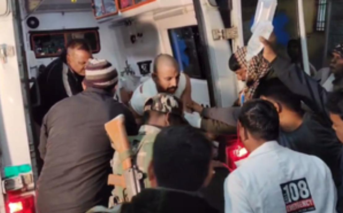 झारखंड के चतरा में नक्सलियों से मुठभेड़ में पुलिस के दो जवान शहीद, तीन घायल झारखंड के चतरा में नक्सलियों से मुठभेड़ में पुलिस के दो जवान शहीद, तीन घायल
