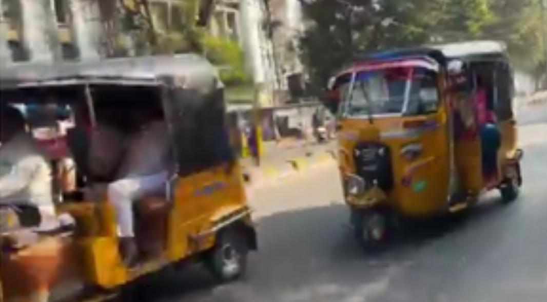 बजट सत्र में भाग लेने के लिए ऑटोरिक्शा में पहुंचे बीआरएस विधायक