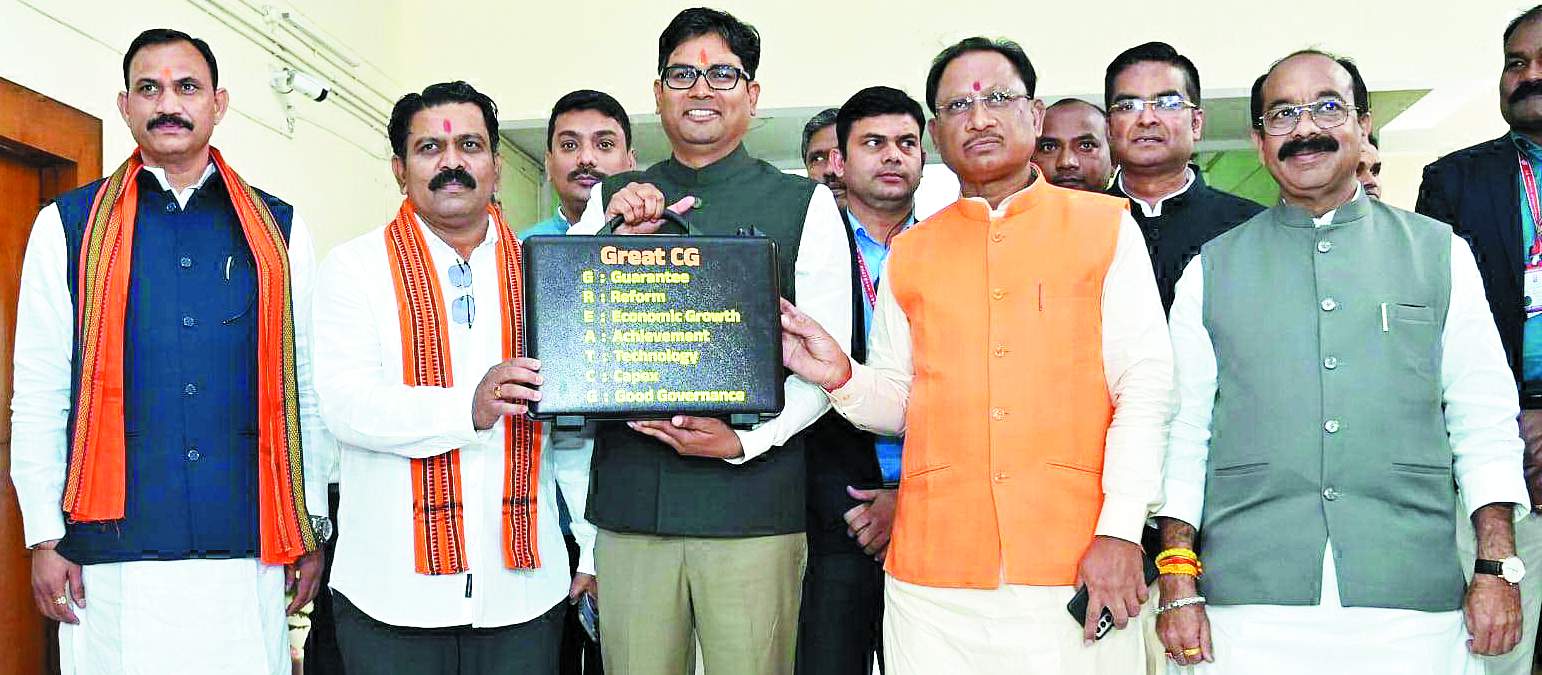 ‘छत्तीसगढ़’ का  संपादकीय : चुनावी वर्ष का लुभावना बजट, हर गरीब तबके के लिए इसमें कुछ न कुछ