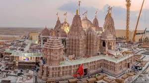 अबू धाबी में भारतीय बच्चे मंदिर के उद्घाटन में आने वाले अतिथियों के लिए तैयार कर रहे ‘लघु खजाना’