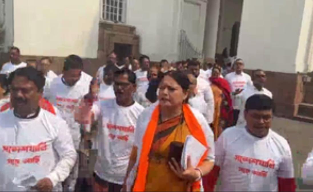 संदेशखली हिंसा मुद्दे पर पश्चिम बंगाल विधानसभा से छह भाजपा विधायकों को किया निलंबित संदेशखली हिंसा मुद्दे पर पश्चिम बंगाल विधानसभा से छह भाजपा विधायकों को किया निलंबित