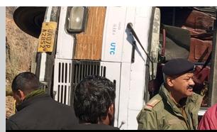 रुद्रप्रयाग के पास रोडवेज की बस पलटी रुद्रप्रयाग के पास रोडवेज की बस पलटी