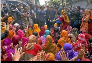 पश्चिम बंगाल के संदेशखाली में पीड़ित मां ने कहा, उसे स्थानीय पुलिस पर नहीं है भरोसा पश्चिम बंगाल के संदेशखाली में पीड़ित मां ने कहा, उसे स्थानीय पुलिस पर नहीं है भरोसा