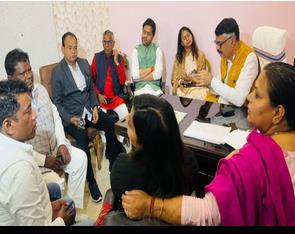 तीसरे दिन भी दिल्ली में जमे हैं झारखंड कांग्रेस के नाराज विधायक, अपनी ही पार्टी के चार मंत्रियों को हटाने पर अड़े तीसरे दिन भी दिल्ली में जमे हैं झारखंड कांग्रेस के नाराज विधायक, अपनी ही पार्टी के चार मंत्रियों को हटाने पर अड़े