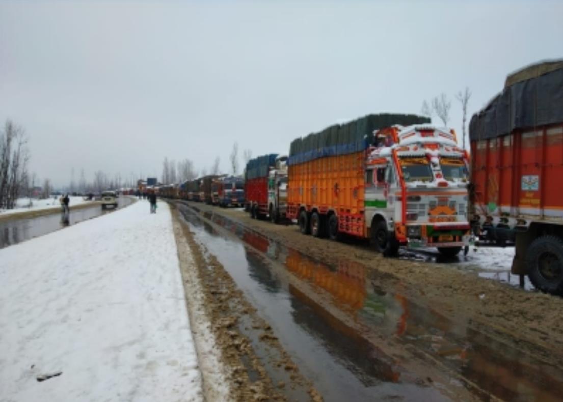 श्रीनगर-जम्मू राजमार्ग लगातार चौथे दिन बंद