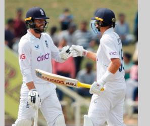 रूट और फोक्स क्रीज पर डटे, चाय तक इंग्लैंड 198/5