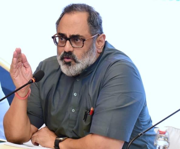 बड़ी टेक कंपनियों के लिए केंद्र की एडवाइजरी, एआई मॉडल लॉन्च करने से पहले लेनी होगी अनुमति बड़ी टेक कंपनियों के लिए केंद्र की एडवाइजरी, एआई मॉडल लॉन्च करने से पहले लेनी होगी अनुमति